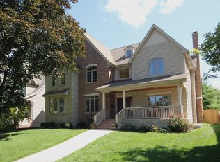 616 N Main St, Naperville, IL 60540