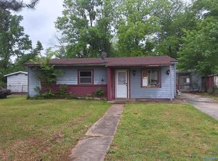 403 Oakleigh Dr, Gadsden, AL 35901
