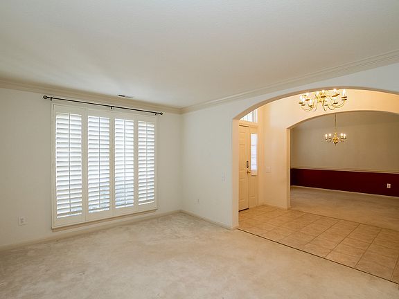 5th image of 3073 Clarke Dr