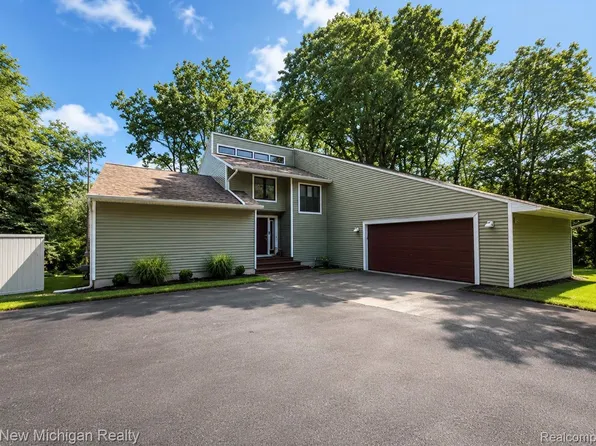 7156 River Rd, Flushing, MI 48433