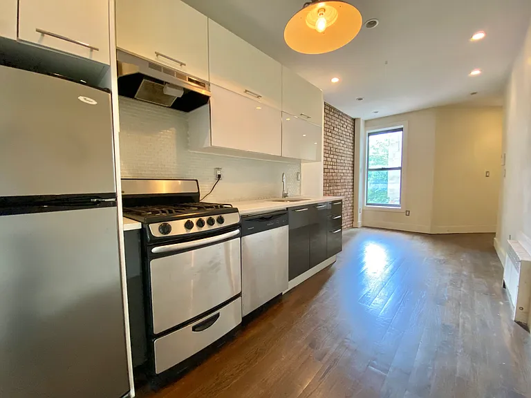 171 Starr St #3L — Photo 4