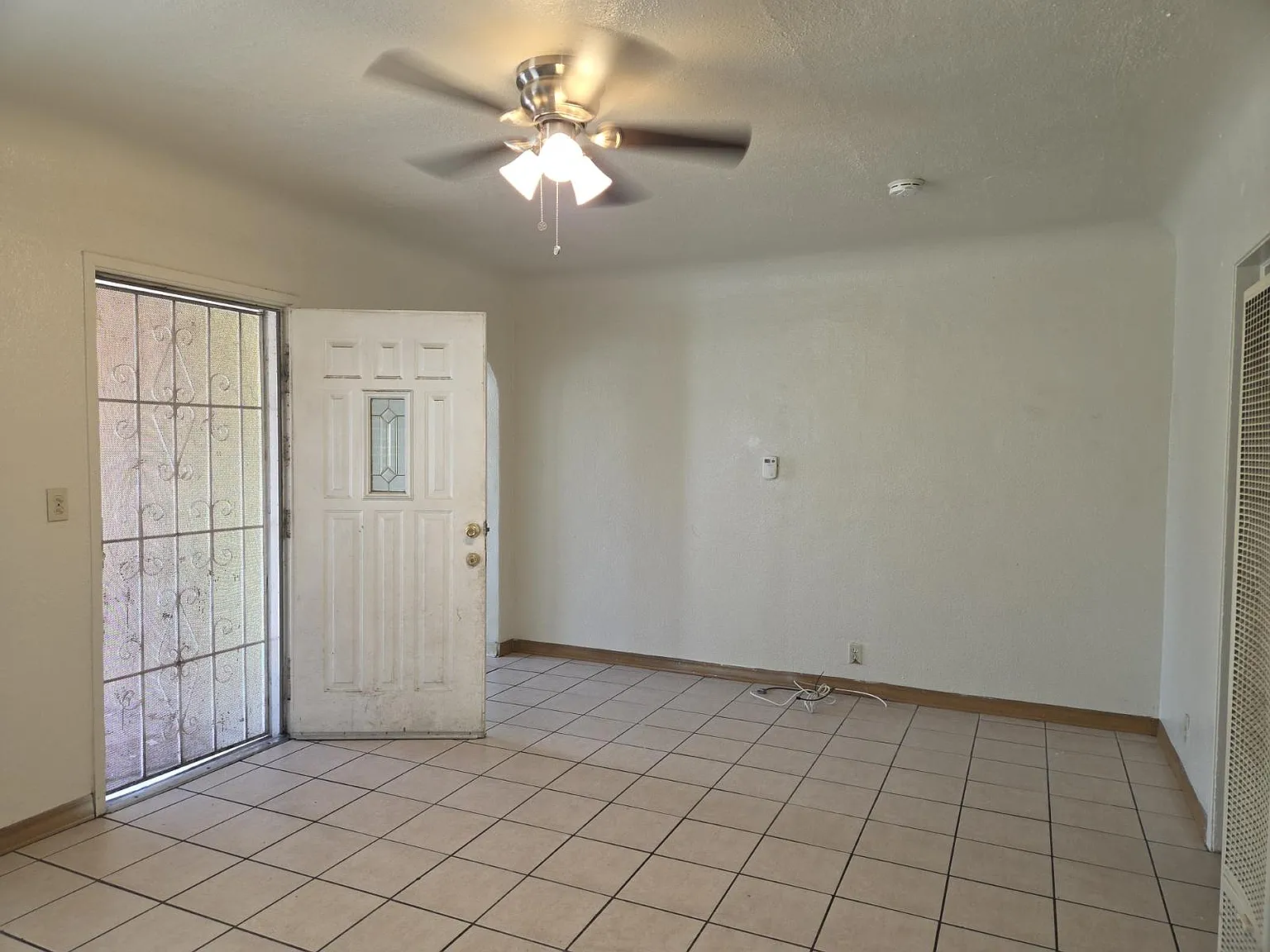 3 bed, 1200 sqft, $1,650 — Photo 2