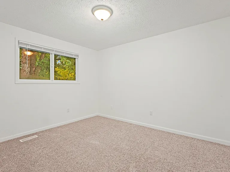 13406 E 10th Ave — Photo 10