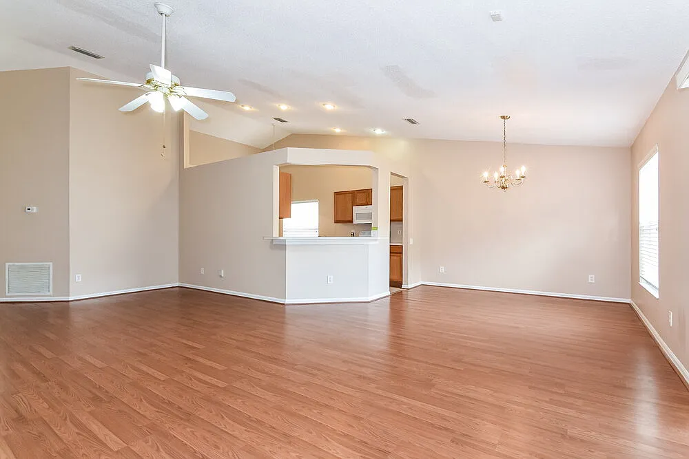 3 bed, 2.0 bath, 1503 sqft, $2,390 — Photo 4