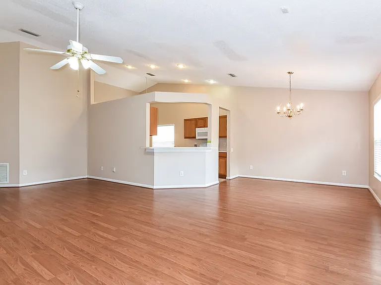 12614 Midpointe Dr — Photo 4