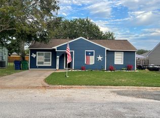 401 Evans St, Angleton, TX 77515