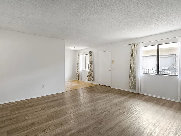 Chatsworth Rent This Now — Photo 16