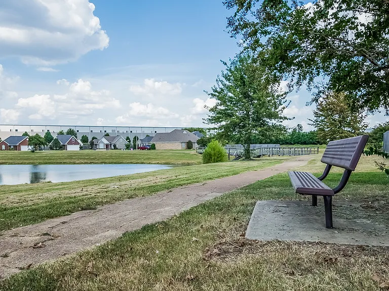 810 Lakemont Dr — Photo 17