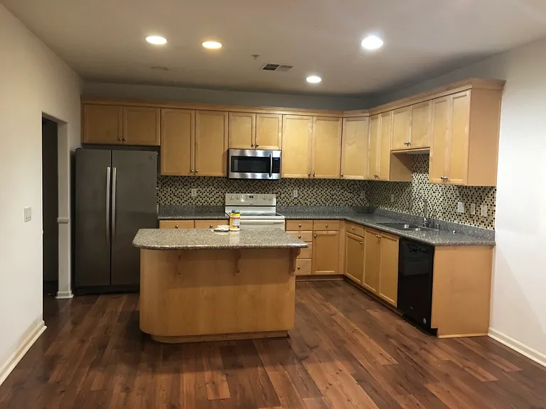 88 N Jackson Ave #119 — Photo 13