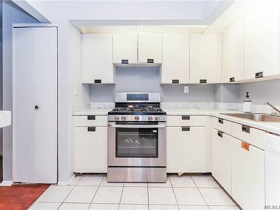 4th image of 1210 Robin Ln