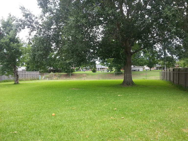 5415 Bayou Dr — Photo 2