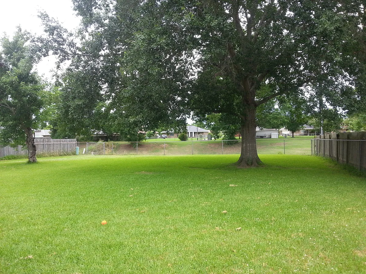 Building Photo - 5415 Bayou Dr