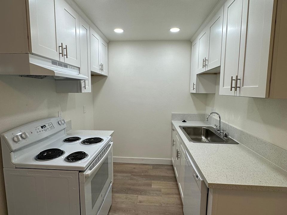 1st image of 150 S Mollison Ave APT 28