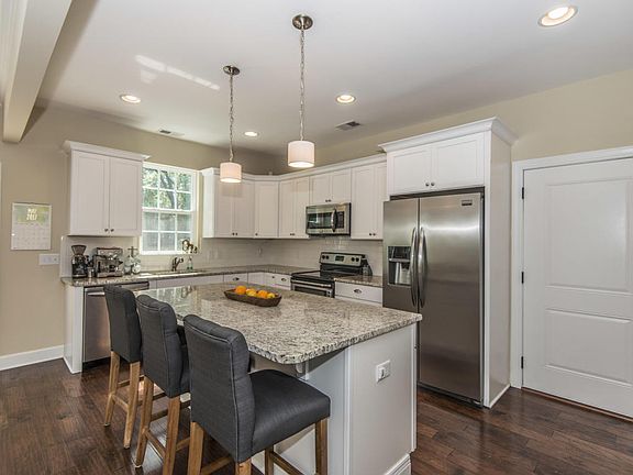 2nd image of 700 Majestic Oak Dr