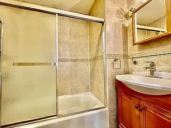 Rented by R New York