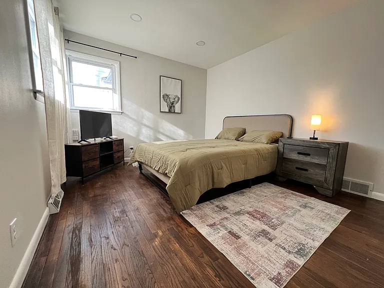 1015 State St — Photo 13