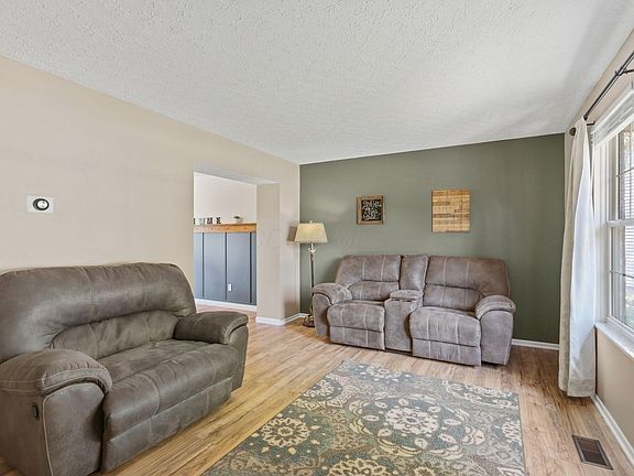 5th image of 155 Blue Spruce Ct