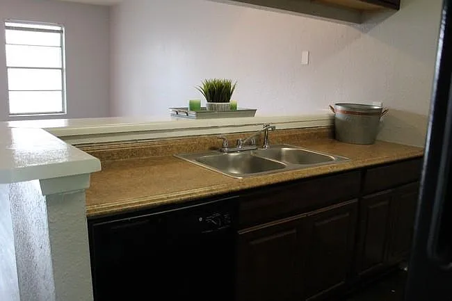 400 Raymond St #16 — Photo 2