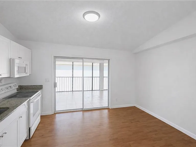 5424 16th Pl SW #C-3 — Photo 2