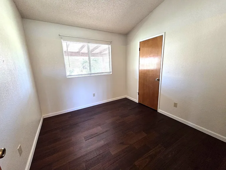 550 Black Oak Ave — Photo 8