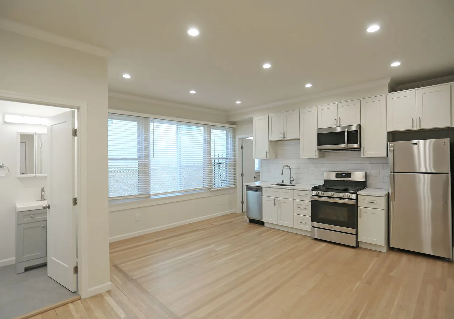 Open House: Sunday (8/30) 2:00pm-2:20pm. Sunny, Remodeled First Floor 2br/1ba Just North Of The W... — Photo 2
