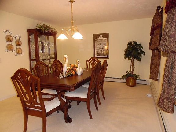 4th image of 8939 Avon Dr