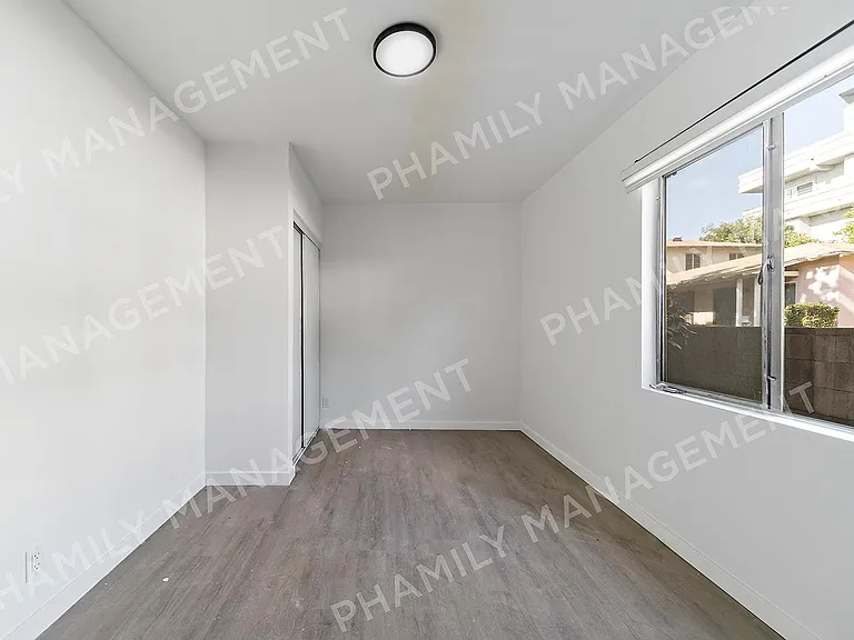 167 S Oak Knoll Ave #2 — Photo 4