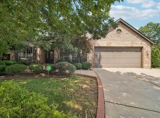 1900 W Broadway St, Broken Arrow, OK 74012