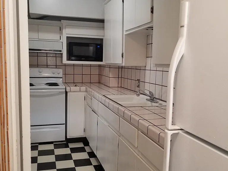 3334 J St #4 — Photo 8