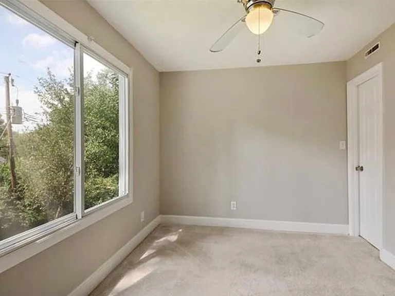 8416 State Line Rd — Photo 20