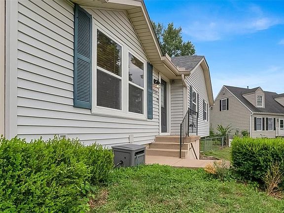 4th image of 19109 E 12th Terrace Ct N