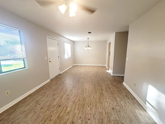 5th image of 303 S Lipona Rd