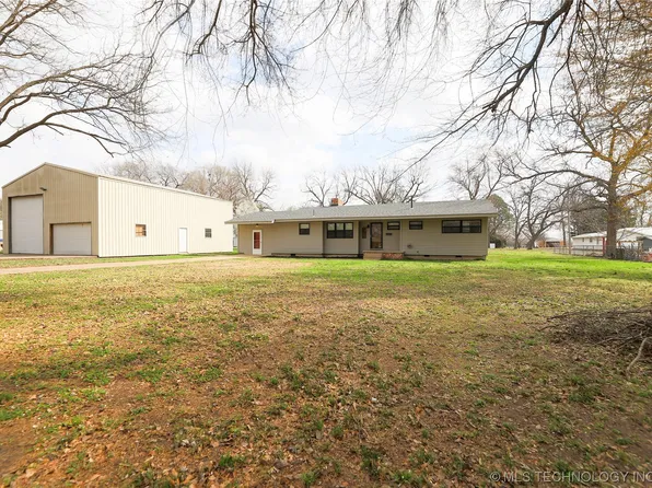 719 S 5th St, Morris, OK 74445