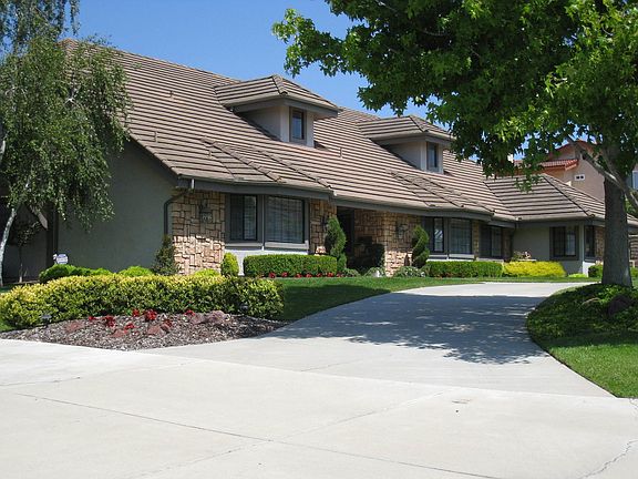 2nd image of 5864 Oakhill Dr