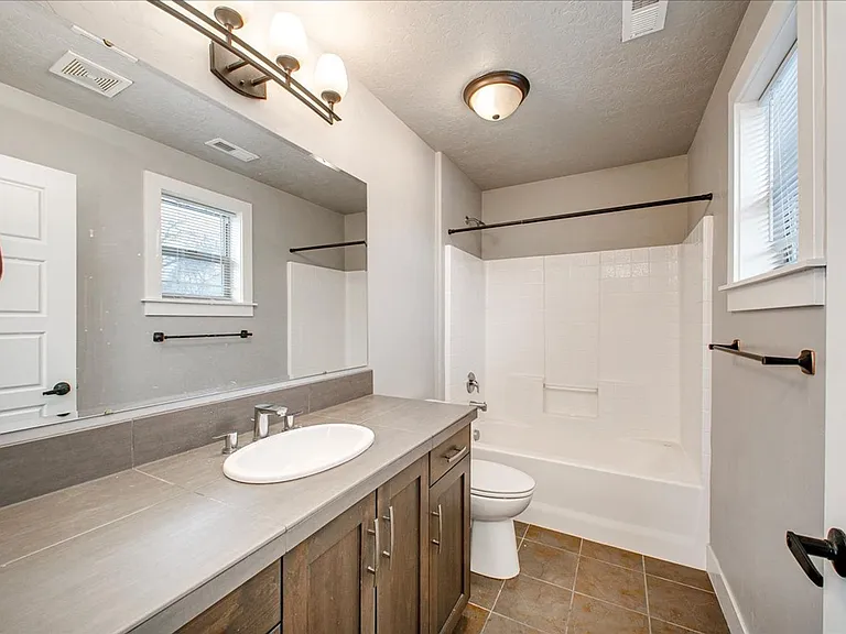 3313 Dewey St — Photo 23