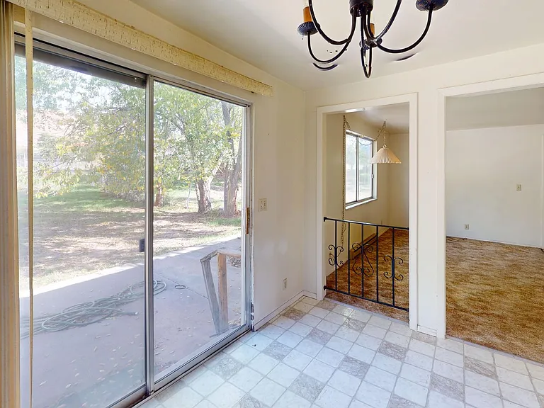 451 Loveridge Dr — Photo 10