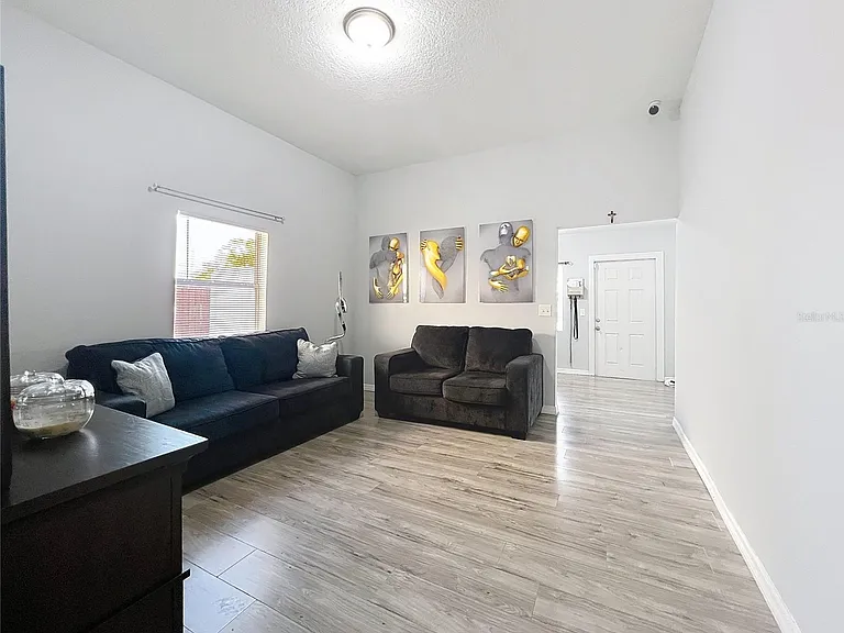 1109 5th St SW — Photo 6