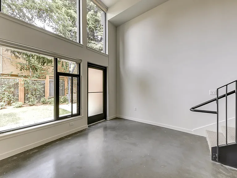 Ori Stone Way Apartments — Photo 21