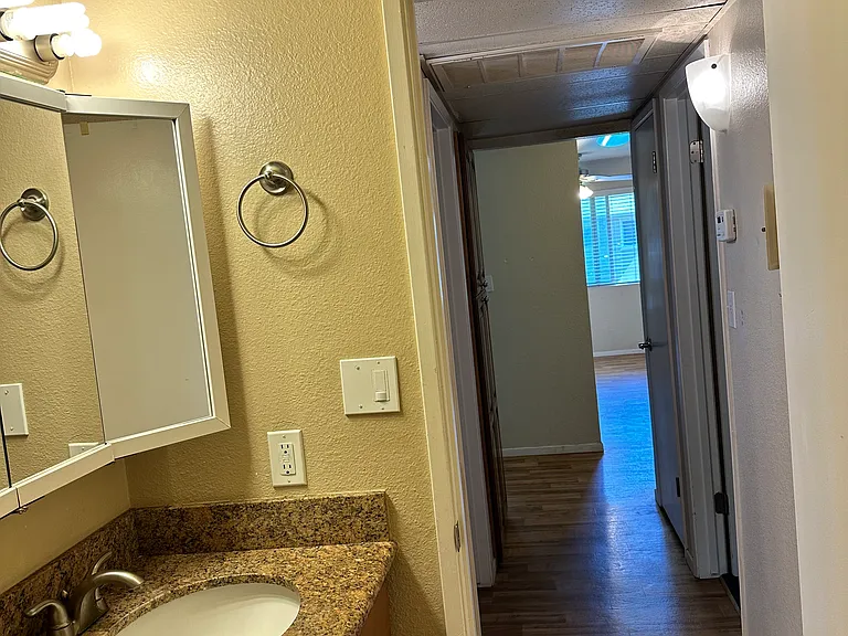 504 Northbank Ct #12 — Photo 8