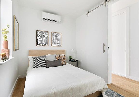 4th image of 915 Saint Johns Pl #53