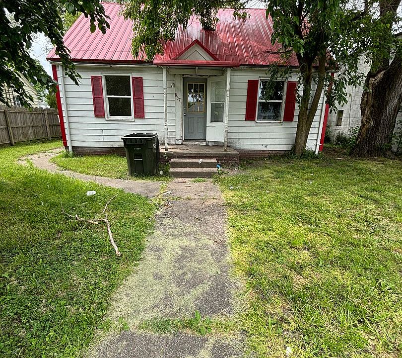 1st image of 807 N Olive St