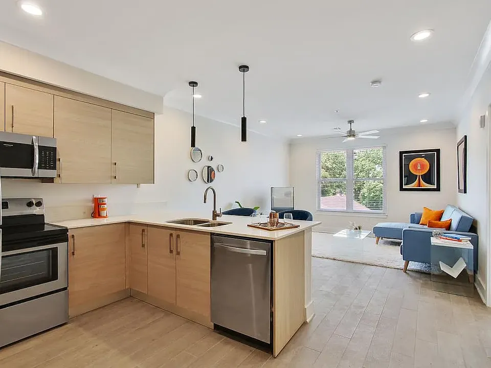 Kitchen & Living