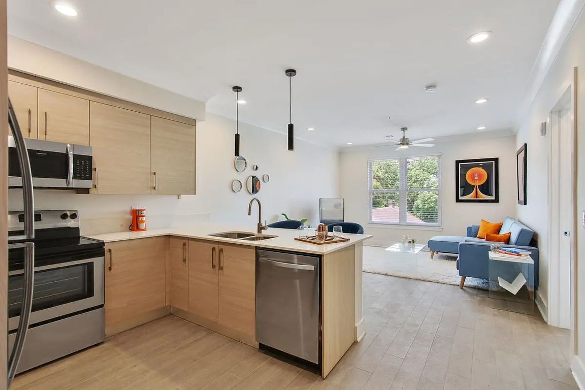 Kitchen & Living