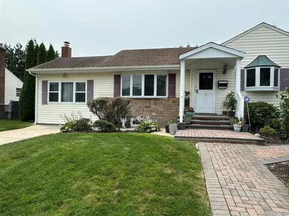 7 Dogwood Street, Farmingdale, NY 11735