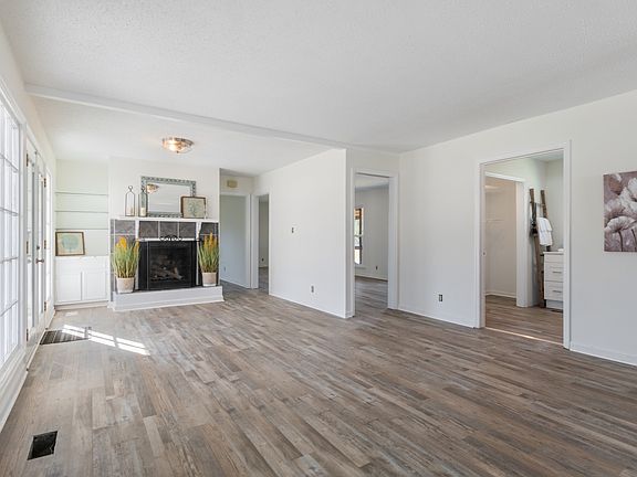 4th image of 716 Kleeman Dr