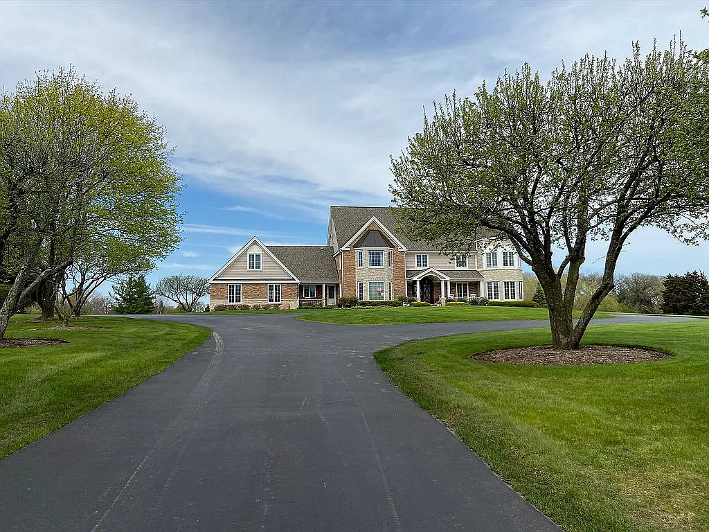 17202 W Yearling Ln photo 1
