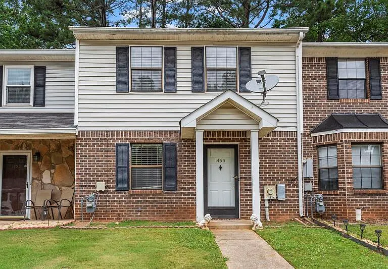 1455 Springleaf Cir SE — Photo 1