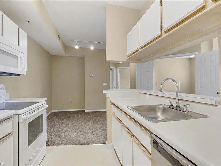 6321 Aragon Way #206 — Photo 12