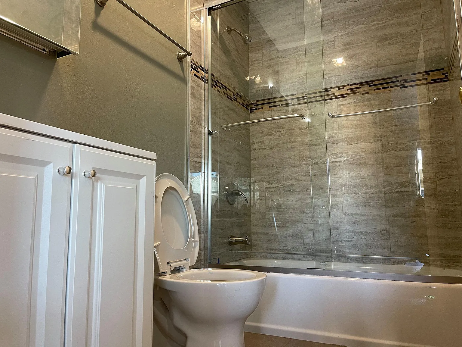 2 bed, 725 sqft, $2,200 — Photo 3