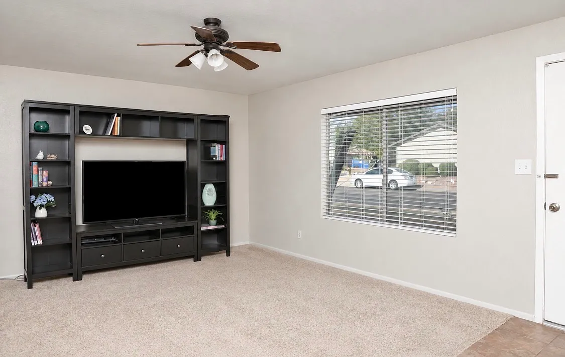 3 bed, 1336 sqft, $2,395 — Photo 3